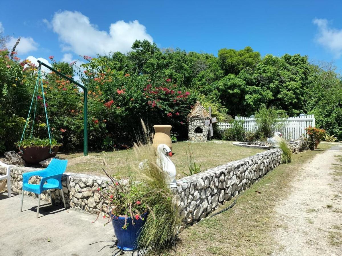 La Melodie Des Oiseaux Grand-Bourg Kültér fotó